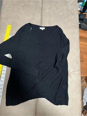 Love J Black V-Neck Women's Ribbed Sweater large